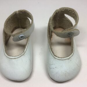 Item# SH022 / Early English Timpson 1967-69 white Maryjanes