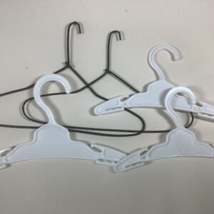 Item# CA063 / 5 plastic and wire hangers